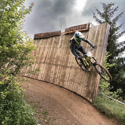 Downhill at GlemmRide Bike Festival saalbach | © Klaus Listl Downhill bikers at the Glemmride Bike Festival in Saalbach Hinterglem | © Klaus Listl