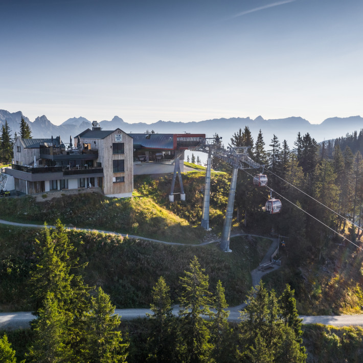 Luftaufnahme Bergstation der Kohlmaisbahn | © R View Productions
