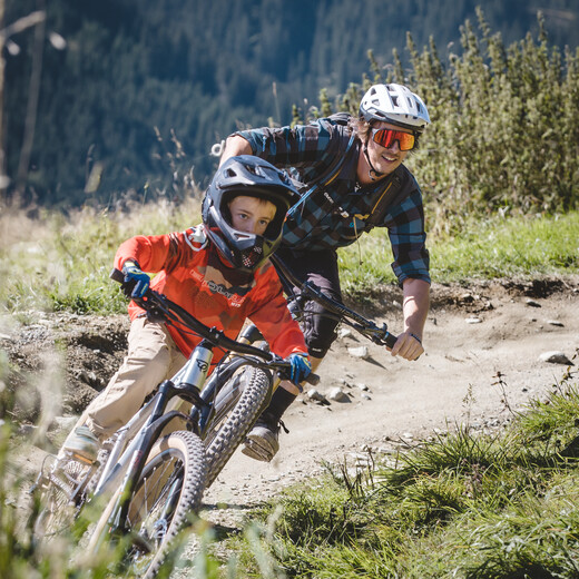 big and small mountain bikers on the Monti-Line in Saalbach | © Mia Maria Knoll