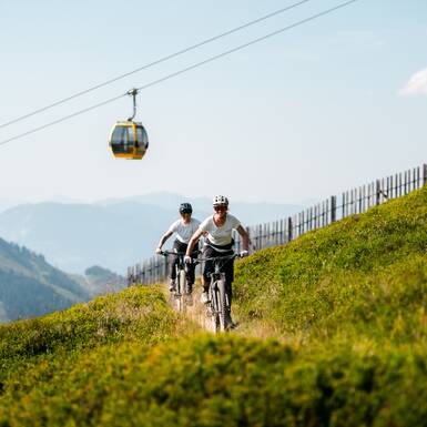 Mountain bikers on the trails of the biker region Saalbach Hinterglemm | © Moritz Ablinger
