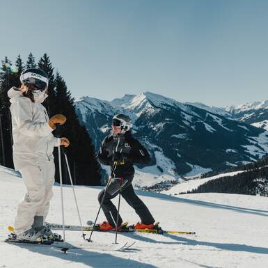 Sonnenskilauf in Saalbach Hinterglemm | © Markus Landauer