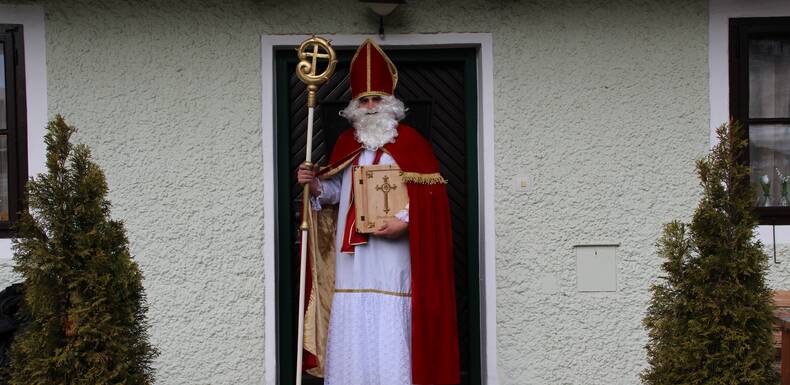 St. Nicholas moves from house to house