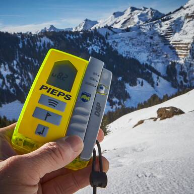 avalanche transceiver - a constant companion in backcountry | © Daniel Roos Photographie